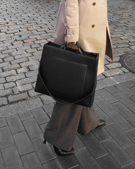 DAILY TOTE IN ONYX